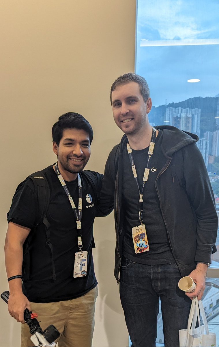 diegoveloper's tweet image. With @jryanio at #FlutterConfLatam 
@FlutterConfLAT