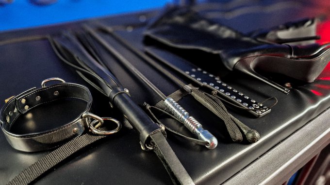 Filming day 🎥 https://t.co/jpg2N6auSw