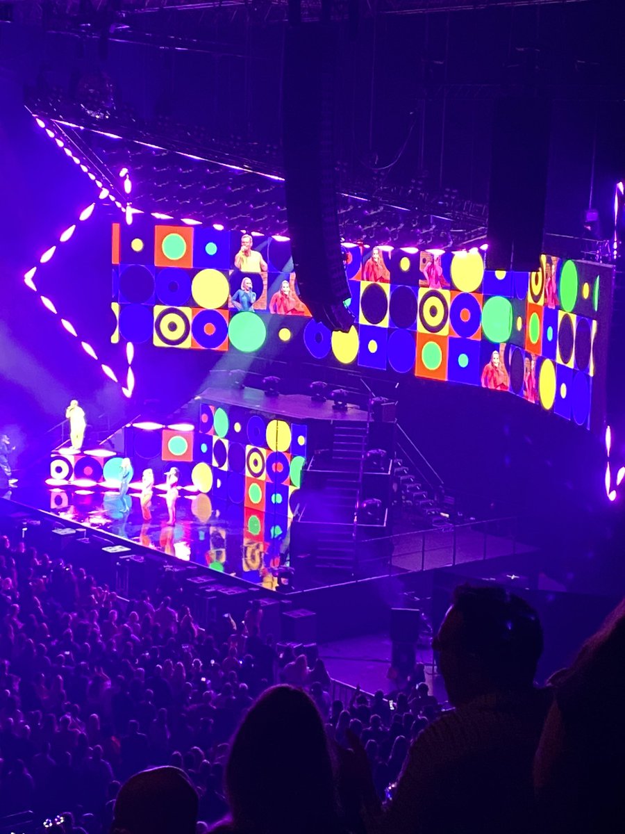 Mcfly8864's tweet image. There ain't no party like an S Club party! @sclub 💗🎶✨🎤 #ToeTapping #Brilliant @UtilitaArenaBHM