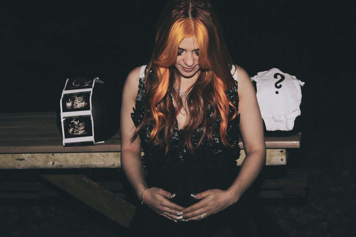 hoeftmikey's tweet photo. super excited to announce i’ll be having my first child in january! can’t wait to meet my baby ☺️ https://t.co/pGAGjfvKjp