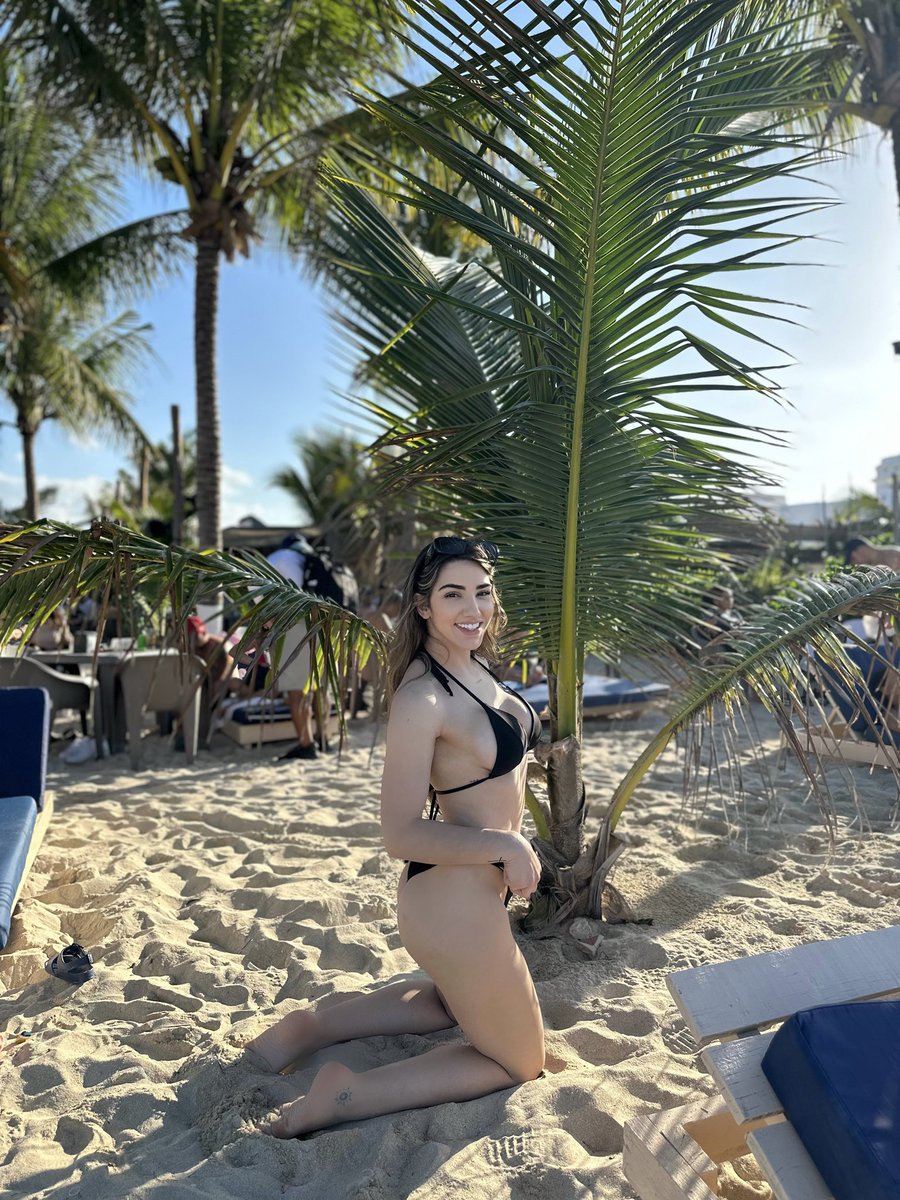 VickyIFans's tweet photo. Jueves de pensar en mi reina hermosa @_babygirl1___ 💖 💕 😍 recuerden suscribirse a su https://t.co/BGH5MV1iQd 🔥 https://t.co/zr5rC0OrYu