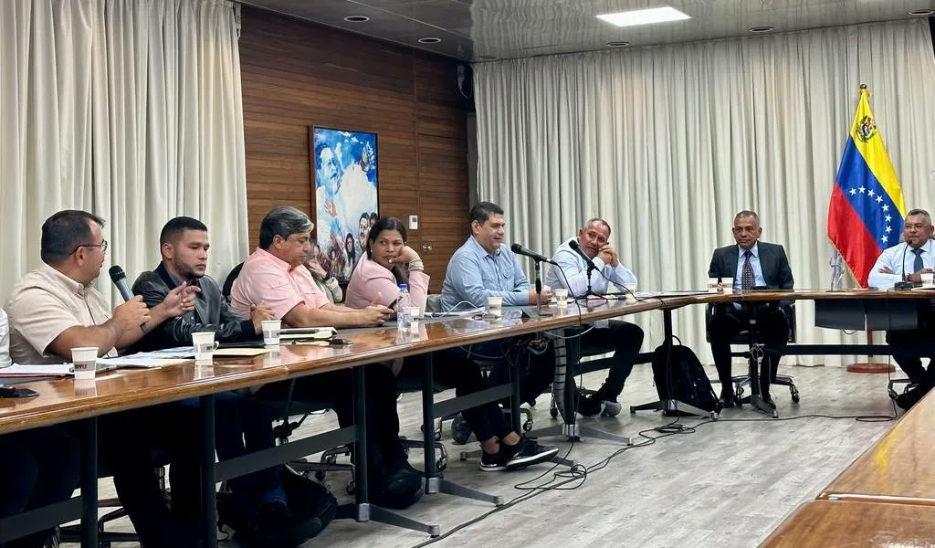 tatachavista's tweet photo. Para seguir generando bienestar social con el 1x10 del Buen Gobierno como lo ha orientado el Pdte. @NicolasMaduro alcaldes del estado Bolívar junto al gobernador @amarcanopsuv  en mesa de trabajo con el G/J. @NestorLReverol y los  Ministros que integran  la @_Vpsops https://t.co/jQtQQO9Bum