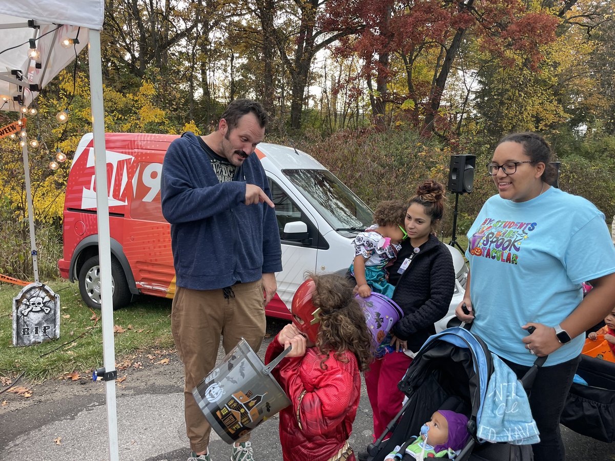 Mix941Radio's tweet photo. Thanks for coming out to #TrunkOrTreat ‘23. Shout out @CantonParks_Rec and our friends at #Kimble. Biggest crowd ever. What a night! 🎃 🍭 🍫 🧙♀️ 👻 https://t.co/oWBvLg35dv https://t.co/wj3j6rOHIt