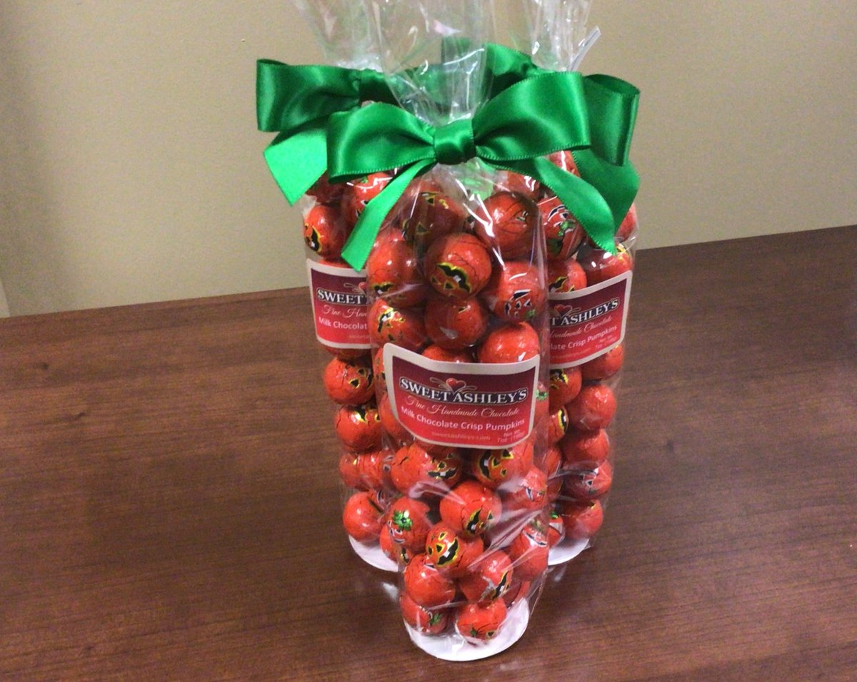 sweetashleys's tweet photo. Whether you're treating yourself or someone special, these chocolates are sure to bring joy and delight. Grab a bag today and savor the flavors of the season!

 #chocolate #festive #pumpkin #crispedrice #treatyourself #giftidea https://t.co/2zODnobky8 https://t.co/bnzqLTJWdT