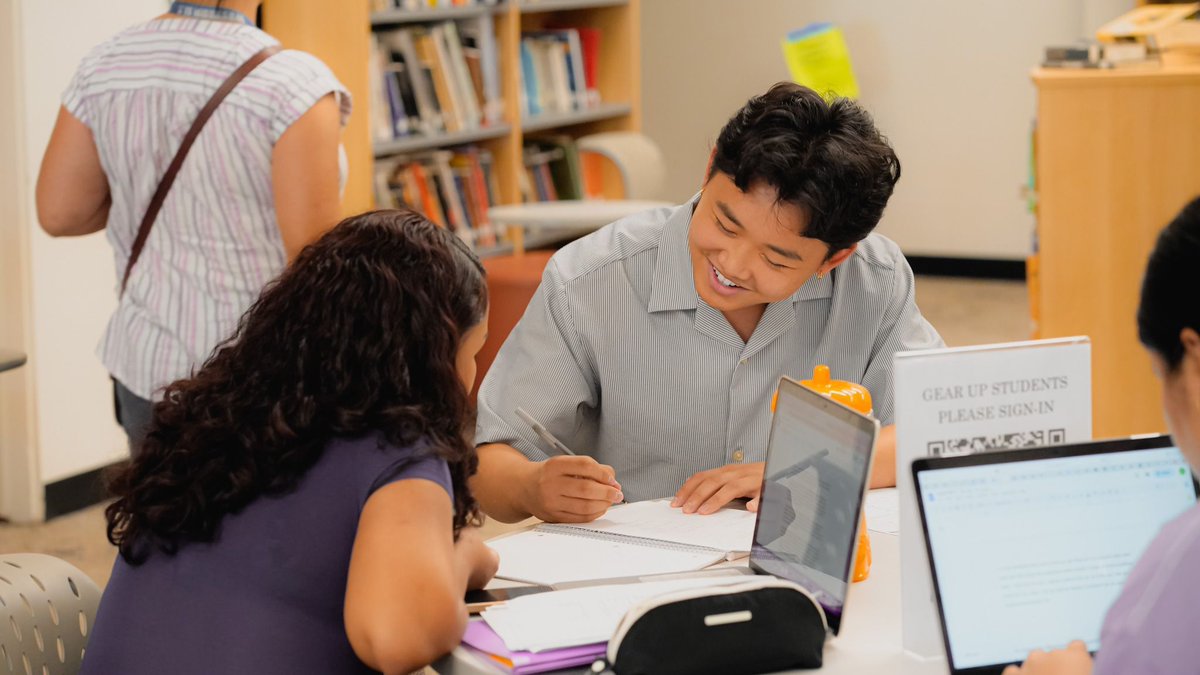 CSUFGEARUP's tweet photo. Class of 2024, your time is finally HERE! 🫣 Register NOW for college application workshops!
Sign up for our Fall Break College Season workshops! Bring your chromebooks!
*You don't need to attend all 3 days.
Register today under the events tab using the link in our bio! https://t.co/gl2xPzW9vC