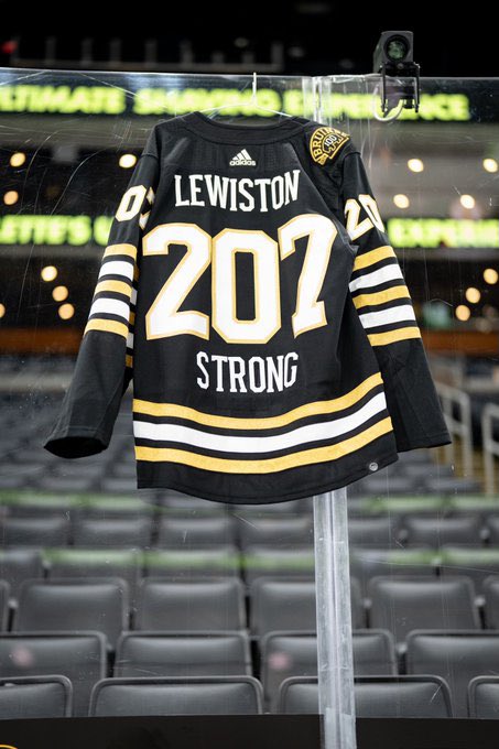 #LewistonStrong 💛🖤

📸: @NHLBruins