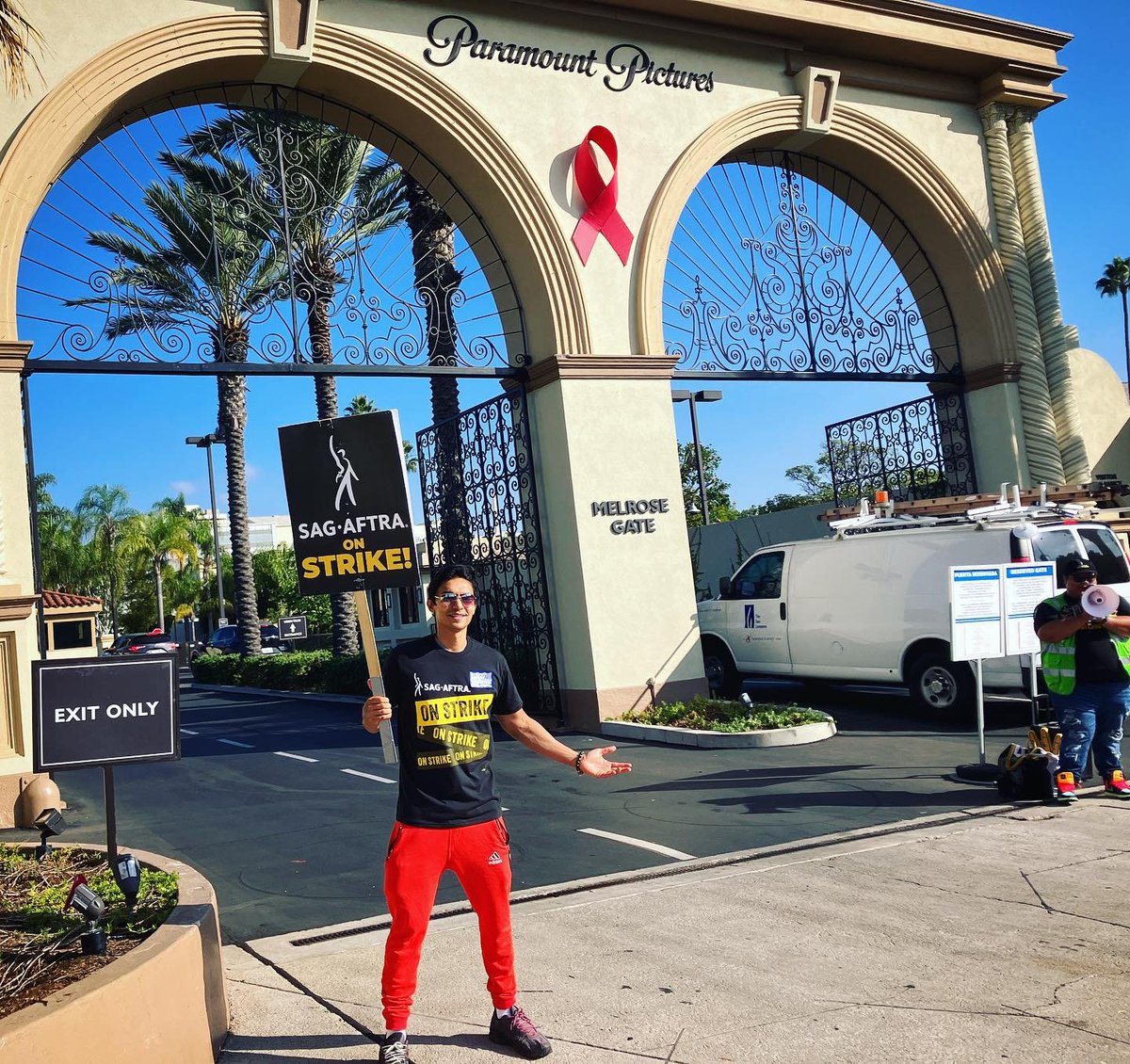 kingpriyom's tweet photo. #actorslife #sagaftra #sagaftrastrong #powertoperformers #SagAftraStrike bless the performers who have been picketing daily! I’ve been literally too busy with other commitments but happy to say I was finally a part of day 103 this week at Paramount! AI won’t replace me! Stay strong till we get that fair deal! 📷📷