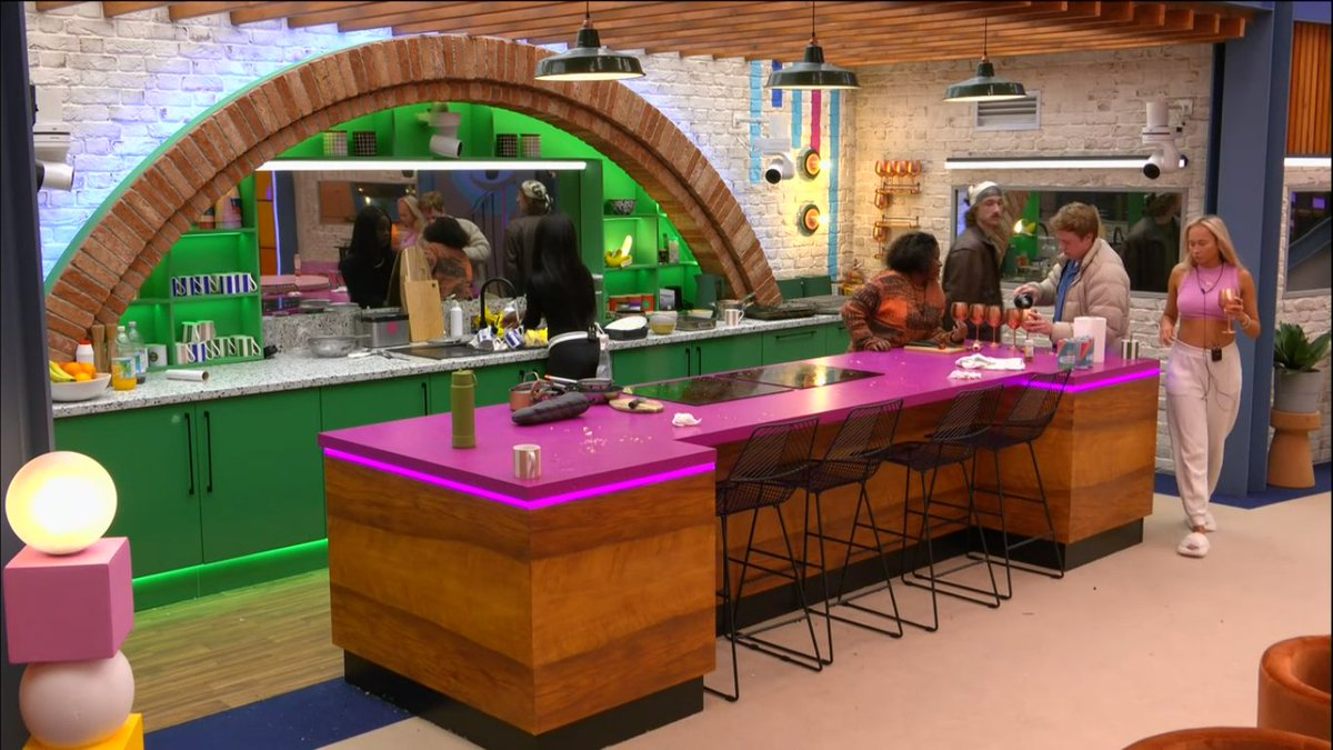 AndyGibsonTV's tweet photo. LIVE STREAM: Have any of them checked with DYLAN to see if it's alright for housemates to be in the kitchen area without him? He's a tad territorial.
#BBUK #BBLL #BigBrother #BigBrotherUK #BBLS #BBLF #BBLiveStream #BBLiveFeed #BBLive #BBUKLive #BBDylan https://t.co/WGUsZD9Ofl