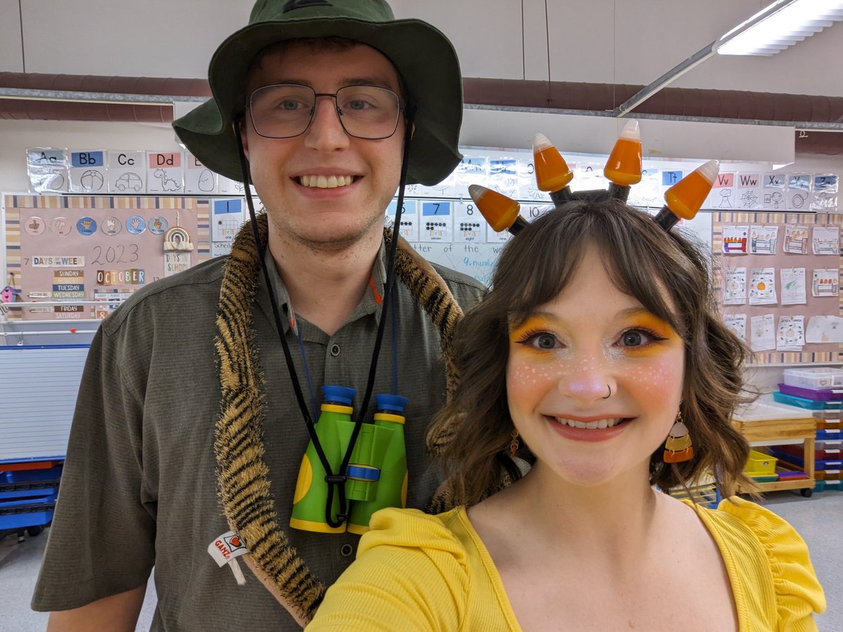 Ms__Hewitt's tweet photo. Another PST in the books! Thanks to all the kiddies who visited our Witches Brew for some treats. A great time with @Ms__Stephenson  🎃 #Halloween #observationLabrador2023  @acms_nanuit https://t.co/JJphvZbMri