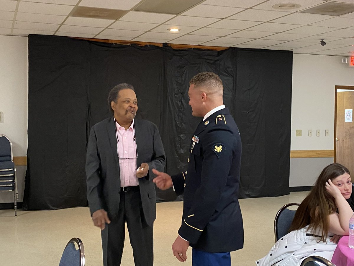 JJYoungMusic's tweet image. Poppa went on to be with the Lord this evening. Please pray for our family. We are heartbroken, but know that he is walking with Jesus now.