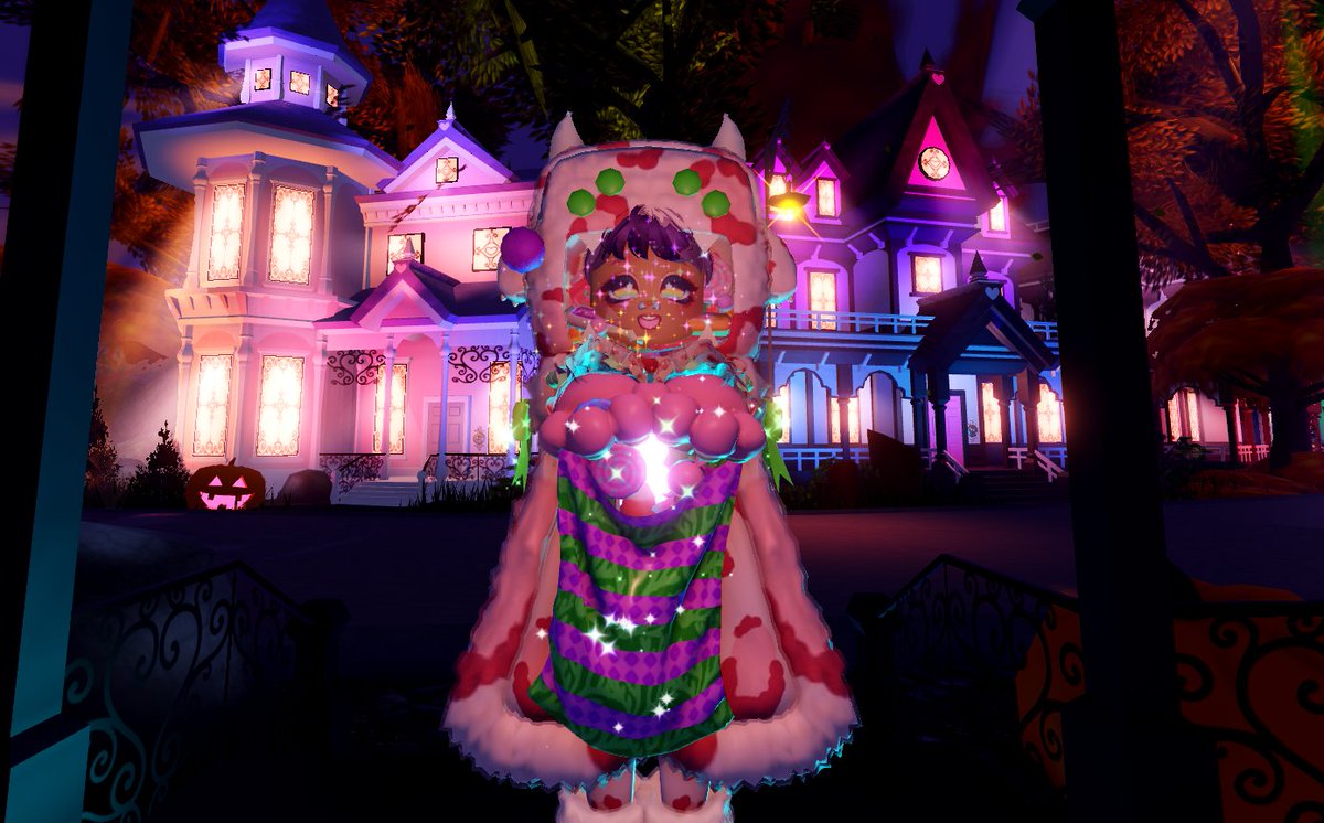 grassycrossy's tweet photo. @RoyaleHighValks trick or treat https://t.co/qACYMBrFaQ