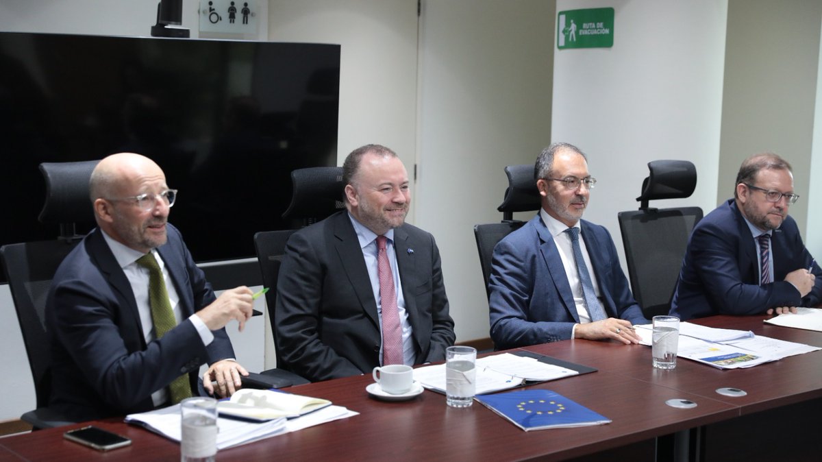 #SociosEstratégicos | Sostuvimos una reunión de trabajo con el Director General para las Américas del Servicio Europeo de Acción Exterior (#SEAE) @eu_eeas, Brian Glynn y Embajador de la #UE en #ElSalvador y ante el #SICA,@FrancoisRoudie.
   
Durante este encuentro se resaltó el…