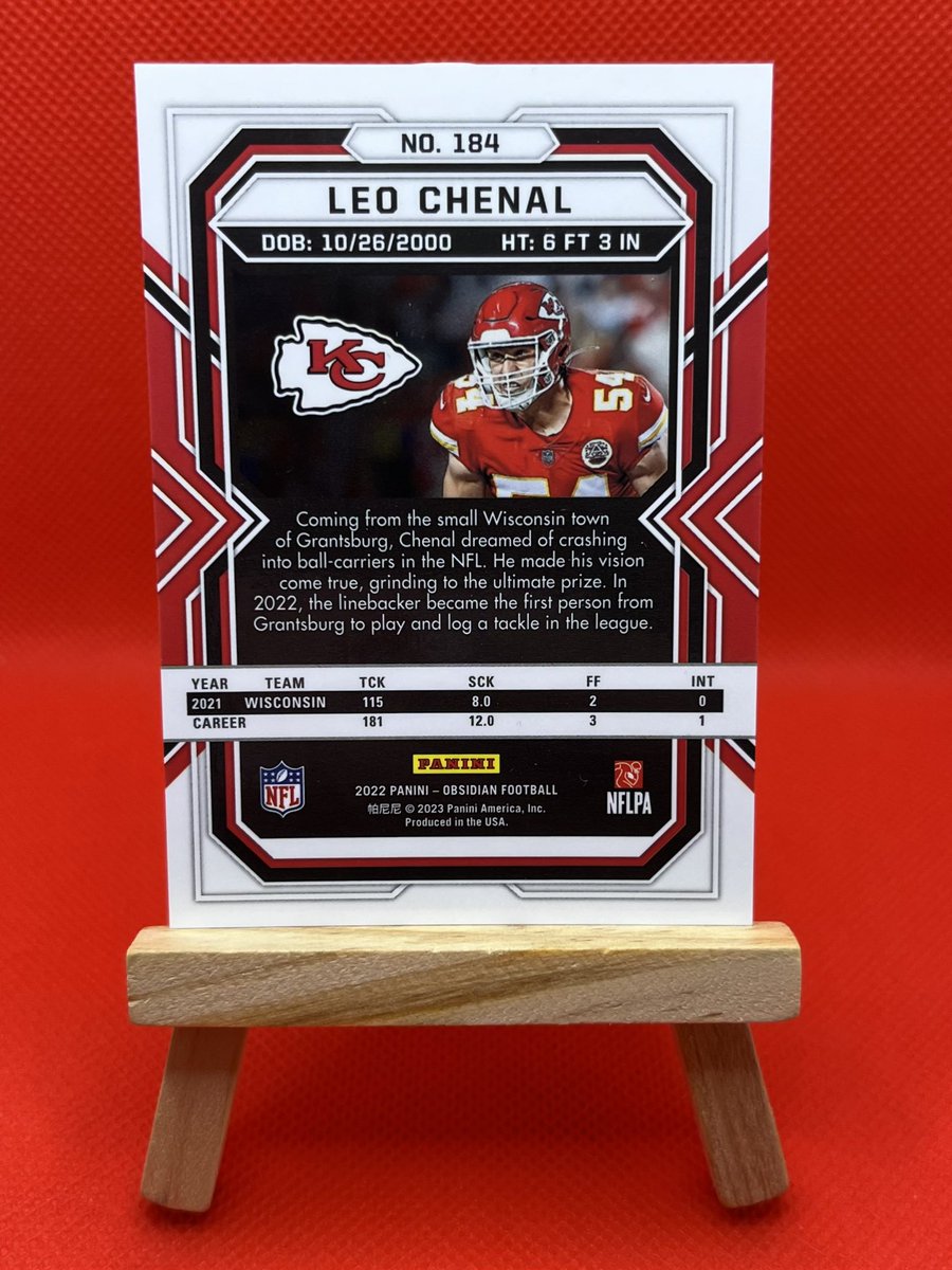 chiefscardspain's tweet photo. Leo Chenal - Obsidian 2022 RC
@chenal_leo @Chiefs @Chiefs_Esp @ChiefsMexico @ChiefsKingdomDE @asocards @CanalCards @JohanssonSueko @NFL @PaniniAmerica
#leochenal #chiefskingdom❤️💛🏈 #lascardsdeasocards #photography #happybirthday #collection #cards https://t.co/eUXzn2BEpF