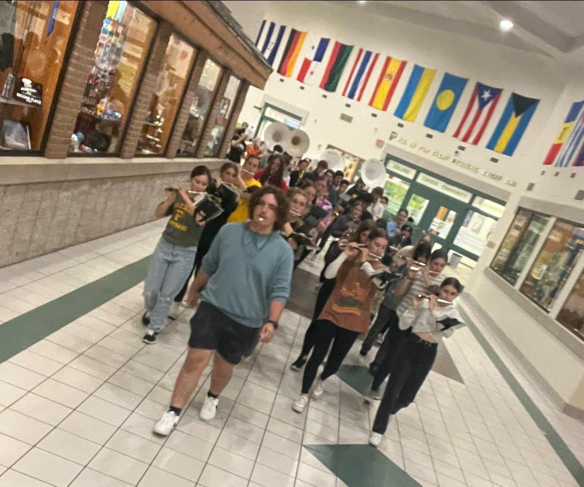 GBPreble's tweet image. Our Marching Band led our CC sectional champion boys and girls teams throughout our school in our traditional send off to state parade! Go Hornets! #roadtorapids