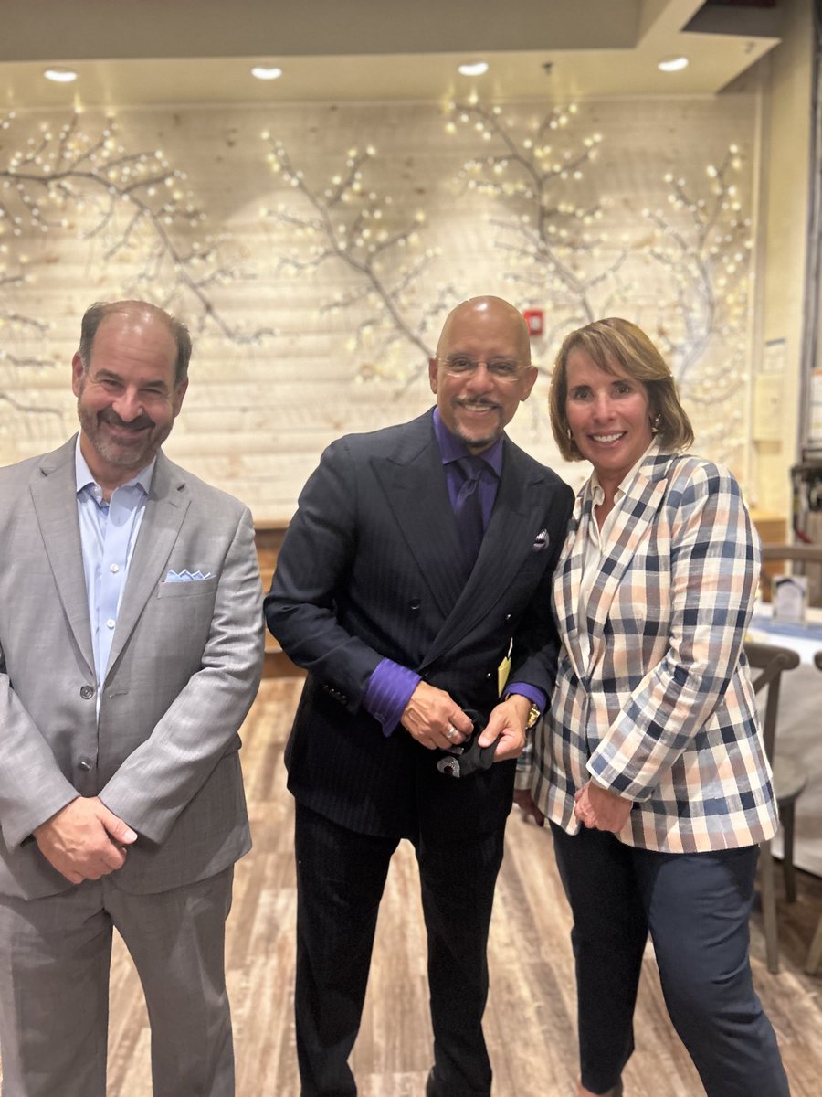 frannewberg's tweet photo. So happy to be celebrating the birthday of one of the most effective advocates for public education in the Commonwealth of Pennsylvania. Thank you Senator Hughes! ⁦@PHLschools⁩ ⁦@SenatorHughes⁩ ⁦@TomasNHanna⁩ https://t.co/qozcI8T29A
