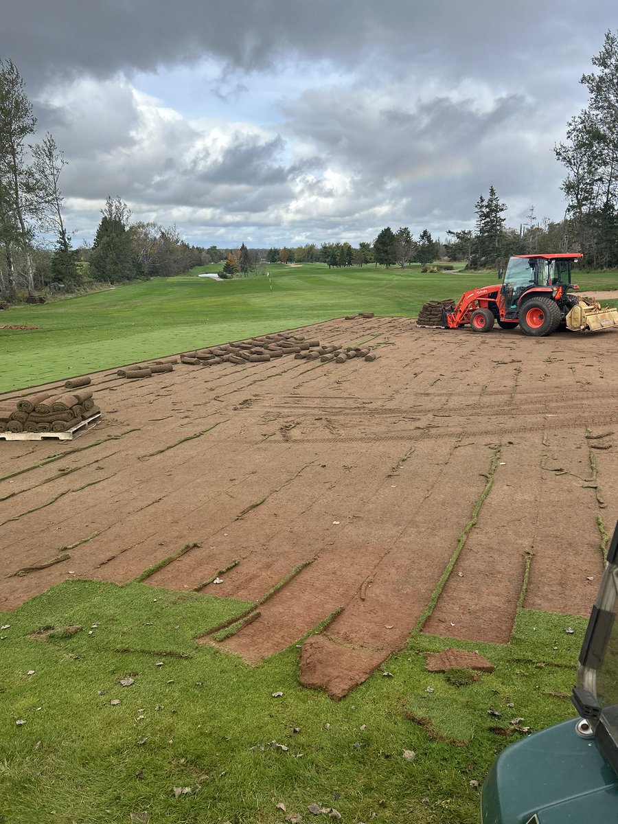 a_taylor78's tweet image. Lots on the go the last 6 days. Stripped 5400 sqft off our existing 8th green. Completely reconstructed a new green and layed over 15000 sqft of bent 5000 sq ft of 50/50 bluegrass fescue mix. Planning to hydro seed what’s left. #newgreen #fallproject #betterdrainage
