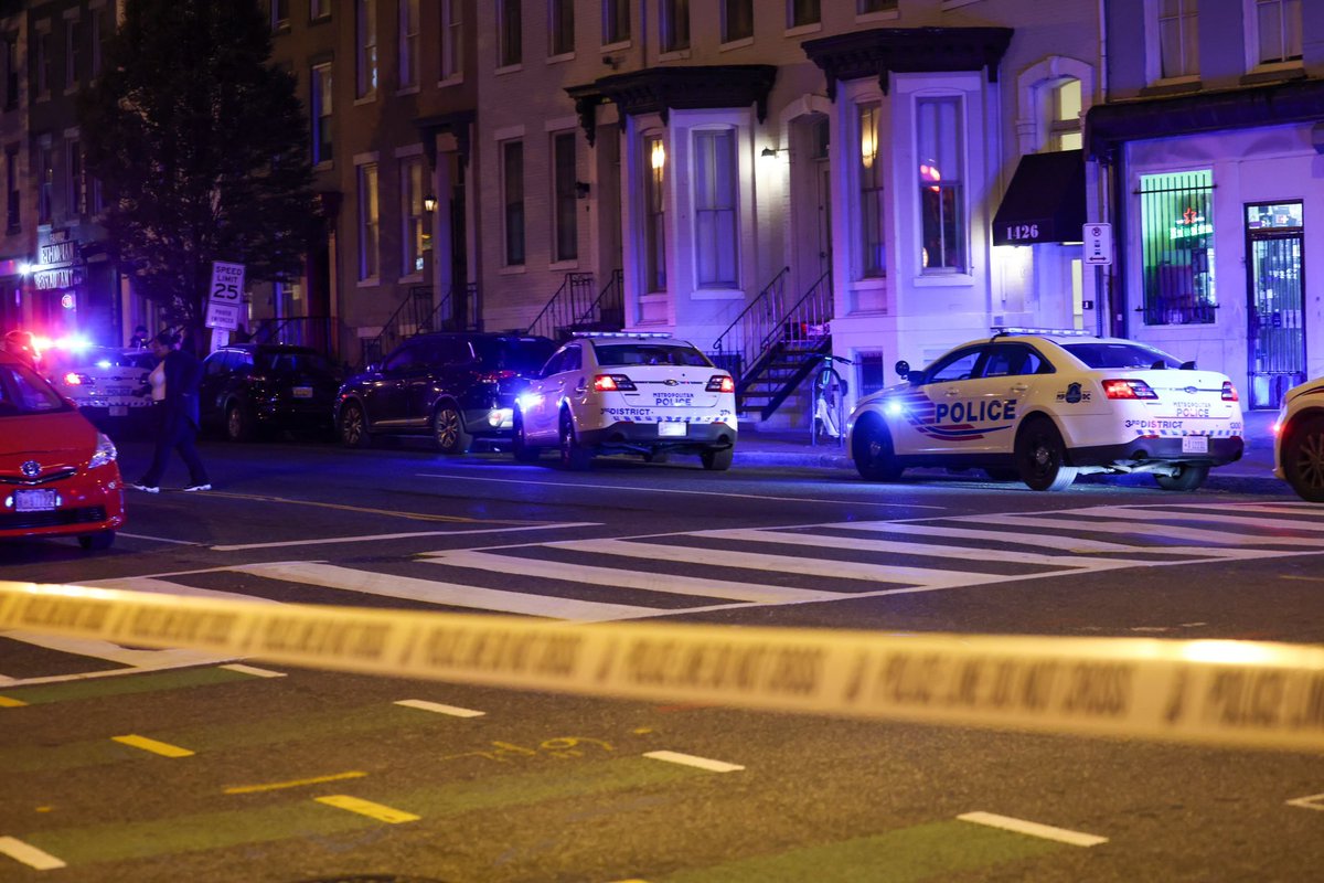 According to @DCPoliceDept, there’s an active hostage situation on 9th St in DC’s Shaw neighborhood. Several blocks along 9th St has been closed off. #dc