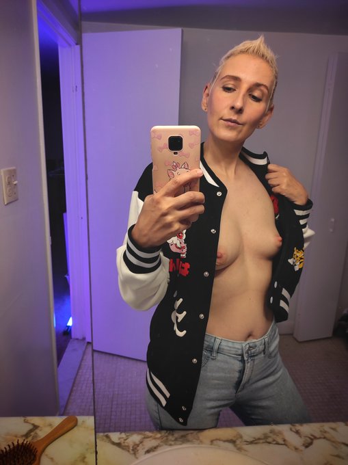 ❤ Like love my perfect tits🍒 https://t.co/FUEAOs18vp