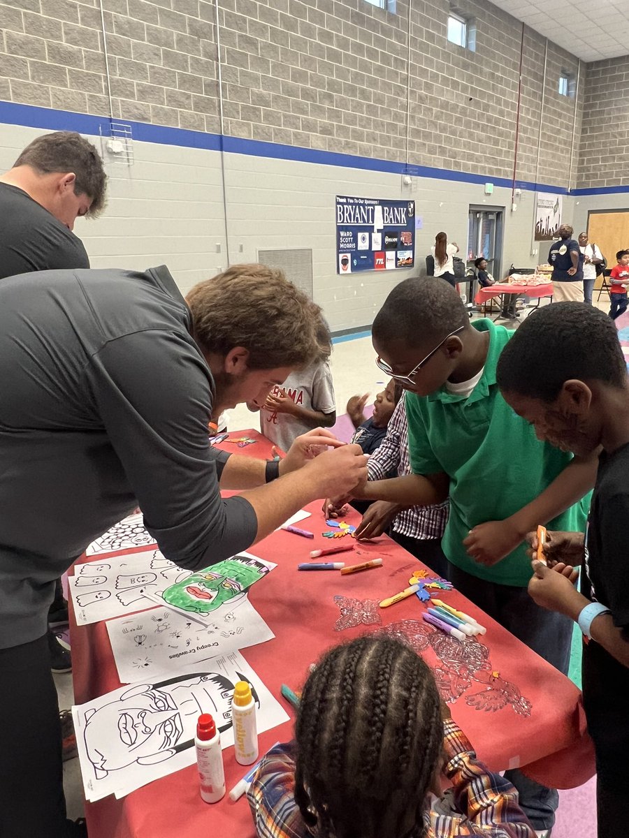 Lindsey Blevins (@lblevins_) on Twitter photo We're keeping the #LightsOnAfterschool to highlight the impact of Afterschool at <a href="/TCSSkyland/">Skyland Elementary</a> this evening! #LightsOnAfterschool We're keeping the #LightsOnAfterschool to highlight the impact of Afterschool at <a href="/TCSSkyland/">Skyland Elementary</a> this evening! #LightsOnAfterschool