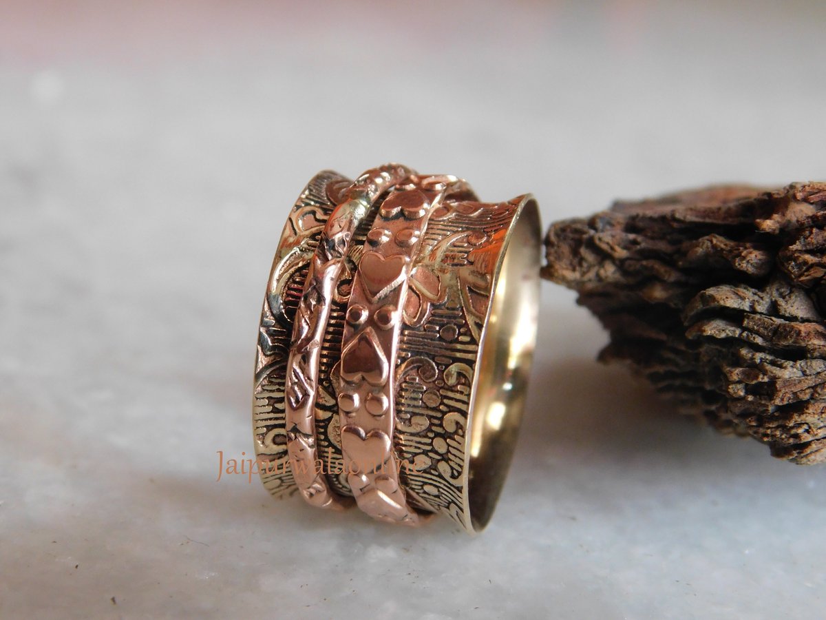 Jaipurwalastore's tweet image. jaipurwalaonline.etsy.com/listing/158818…

#Spinneranxietyring #Copperspinnerring #Solidcopperring #handmadecopperring #copperjewelry #copperbandring #CopperRing #AnxietyRing #WorryRing #ArthritisRings #GiftRings #BirthdayGift #MenAndWomen #FreeShipping #GiftForMom #gifts