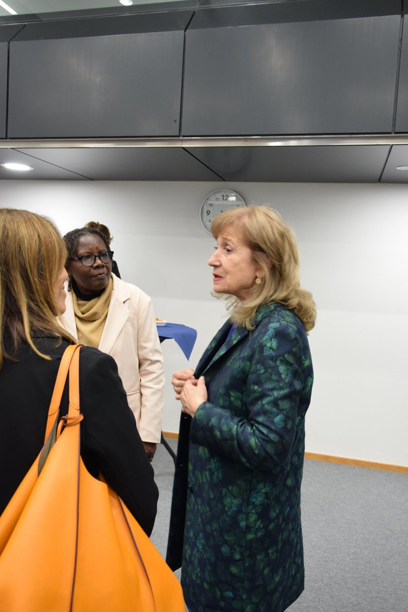 AustriainNL's tweet photo. 🚀 Excited for the 2nd round of the #Mentoring4Future program kicked off at @SpecialChambers!
Chairing a successful 1st round, Ambassador @AstridHarz handed over the program to the #WILNetwork who will continue to empower young women in international law & diplomacy! https://t.co/VHy7jMI2TW