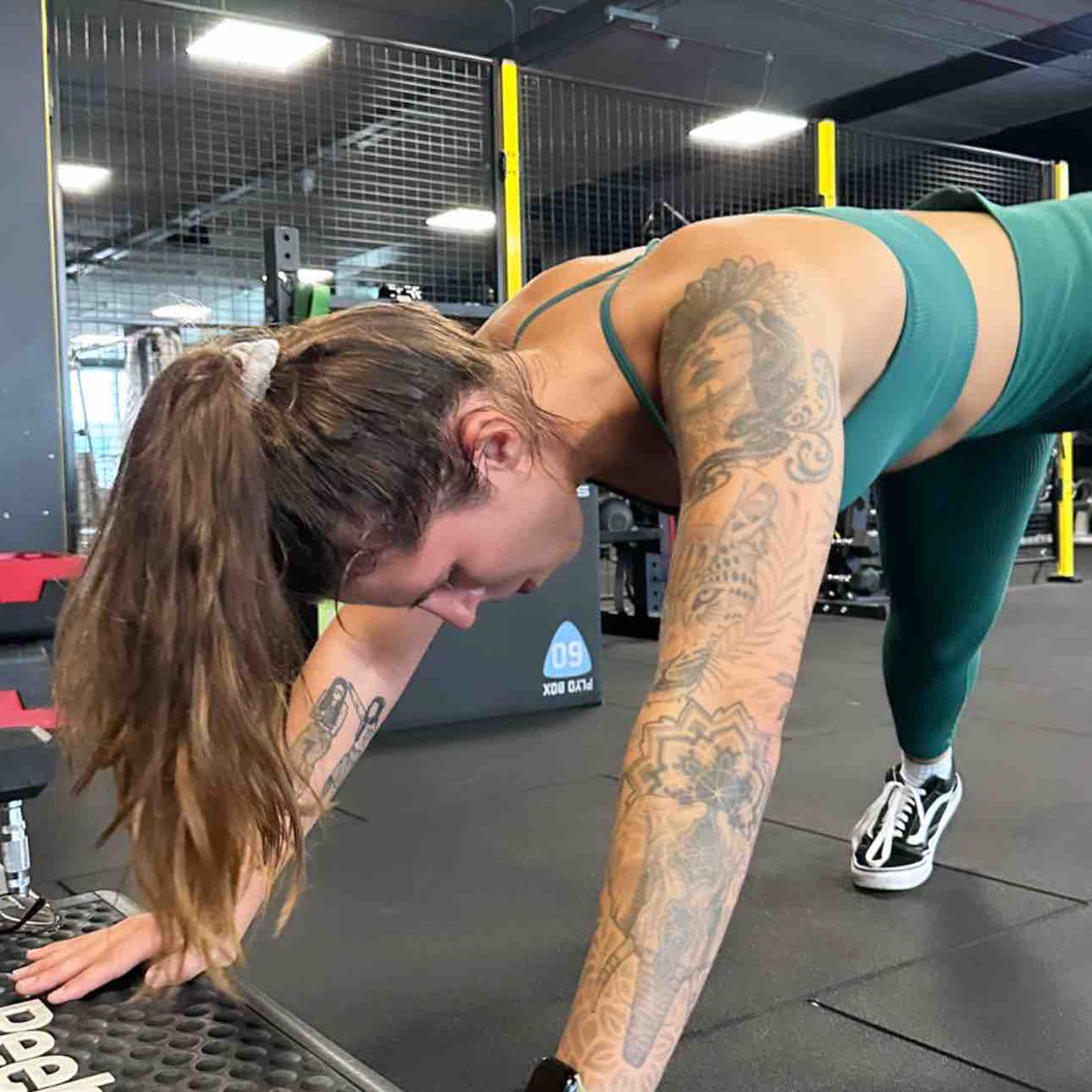 Friday vibes at the gym are all about breaking a sweat 🏋️‍♀️ Embrace the challenge, push your limits, and leave the stress of the week behind. #FridayFitness