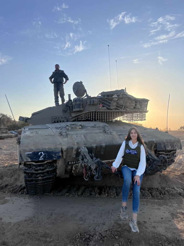 kh_lorena's tweet photo. בשבע השנים האחרונות הקדשתי את רוב זמני כדי ״להסביר את ישראל לעולם״

את היופי שבמורכבות הזו, את הקושי במכלול הזהויות שלי, וגם את האתגרים שאנו מתמודדים איתם.
זו הייתה משימת חיי, הגעתי ללא מעט קמפוסים ברחבי ארה״ב, אירופה ואיפה לא...
משימה מורכבת כזו כמו שאנו חווים בימים אלו >> https://t.co/cqq4kpUKwa