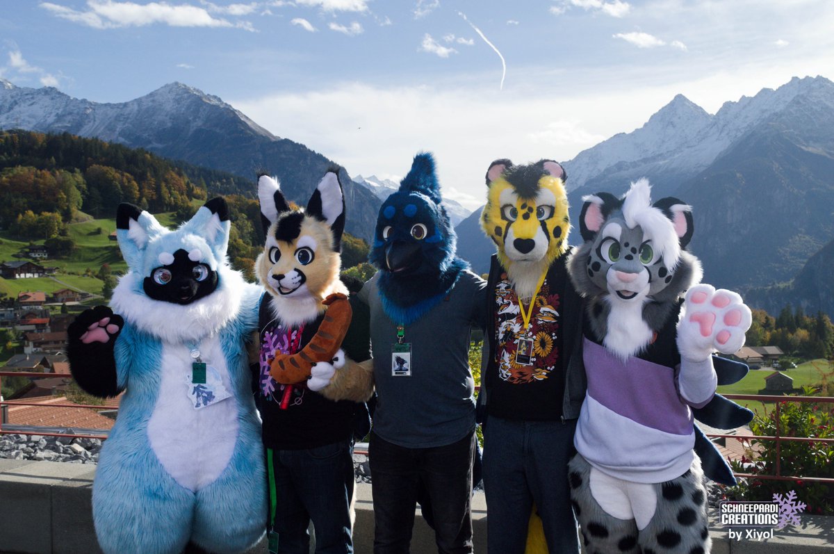 Small family photo from <a href="/goldenleavescon/">Golden Leaves Con 14: Toffee and the Argonauts</a> 💜
📸 <a href="/XiyolFox/">Xiyol</a> Thank you so much again!
#FursuitFriday 

Featuring <a href="/Ariona_Kitsune/">Ariona</a> <a href="/wingedneko/">Winged Neko</a> <a href="/Raurmar/">Raurmar</a> <a href="/chitatz/">Chitatz</a> and me :D