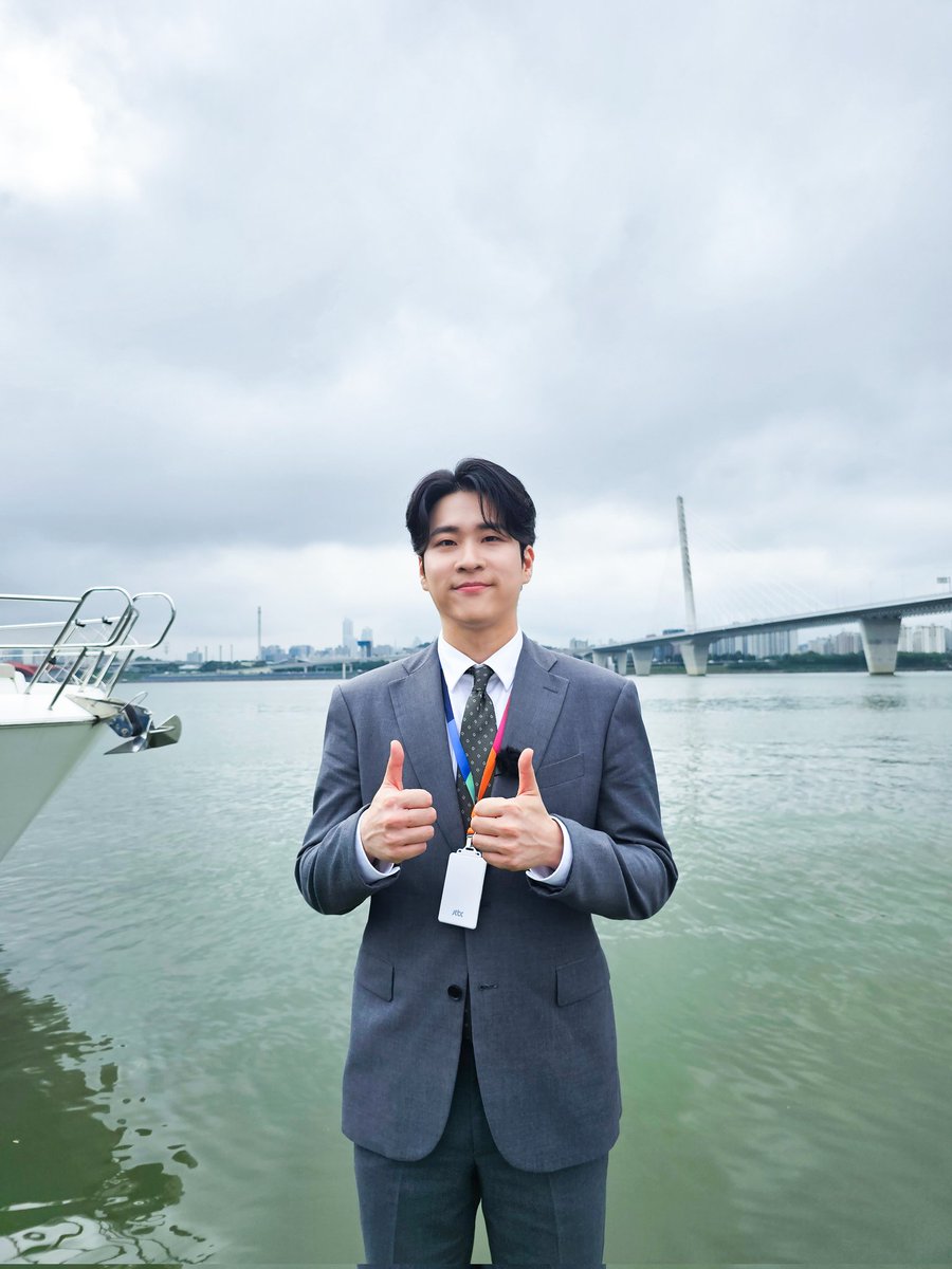 #Lib_Moments✨ 
🦦🙂

#Libelante #리베란테 
#빛남주식회사 #Libelante_1st_Fan_Concert 
#김지훈 #KIMJIHOON