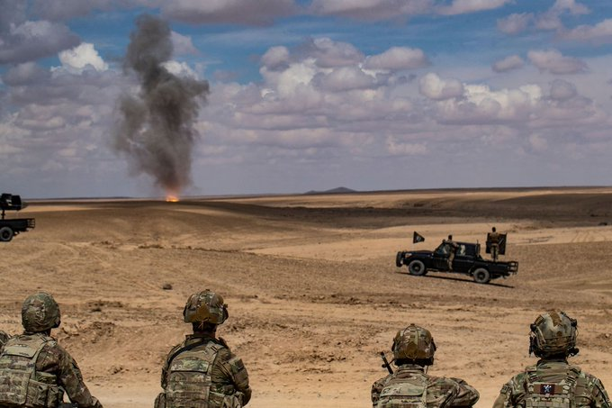 muliafcadie's tweet photo. Pasukan 🇺🇸 AS dan Faksi Perlawanan mengalami beberapa bentrokan di 📷 Suriah  Laporan serangan terhadap pangkalan di ladang minyak Al-Omar Al-dan Shaddadi di Suriah, yang diduduki AS  Jet tempur F-16 AS saat ini menyerang 'target di Al-Bukamal https://t.co/1mYqSTXORA