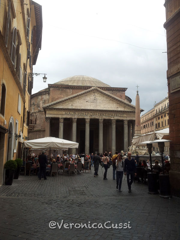 Pasear por el centro de Roma, recorrer sus calles, dejarte llevar e ir descubriendo diferentes rincones.

touristear.com/visitas-impres…