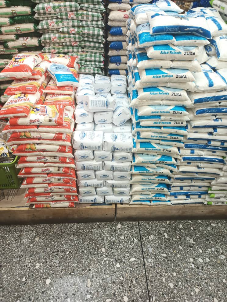 DMuscarneri's tweet photo. El hecho ocurrió luego de que funcionarios del (Cicpc) delegación Valencia, recibieran la denuncia a través de las redes sociales de varios usuarios que habían comprado alimentos en el Hipermercado “La Honda” y a la hora de consumirlos, estos se encontraban vencidos. #02Nov https://t.co/qtREwA66GI