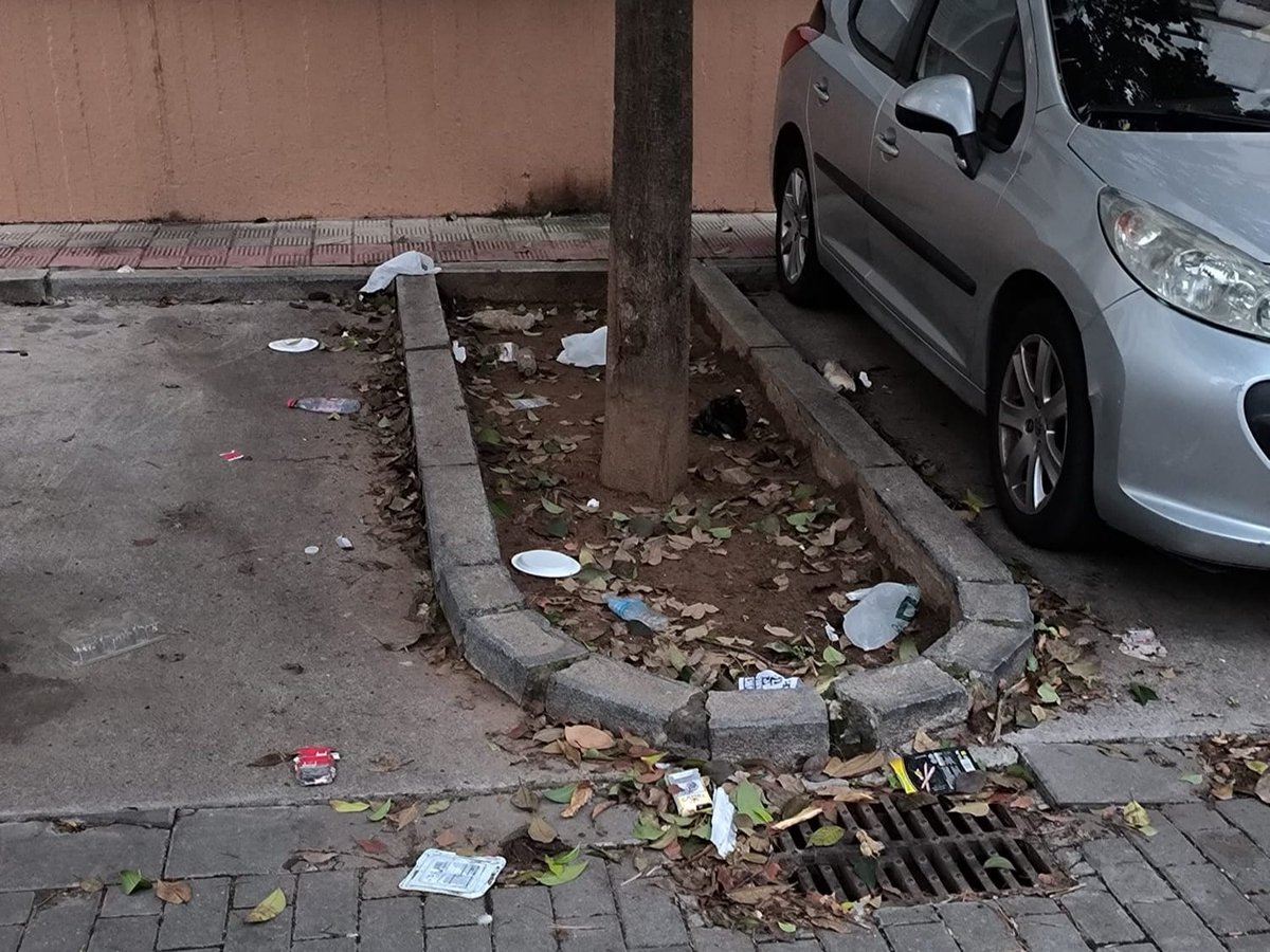 NervionSanPablo's tweet photo. ¿Un poquito más limpia está #Sevilla?
Lamentable el estado de dejadez y abandono de las calles del Polígono San Pablo.
Exigimos al alcalde #JoséLuisSanz y a la dirección de #TuDistrito San Pablo-Santa Justa, que se tomen en serio nuestro barrio de una vez.
#SevillaSinAlcalde https://t.co/QGjy2te4qS