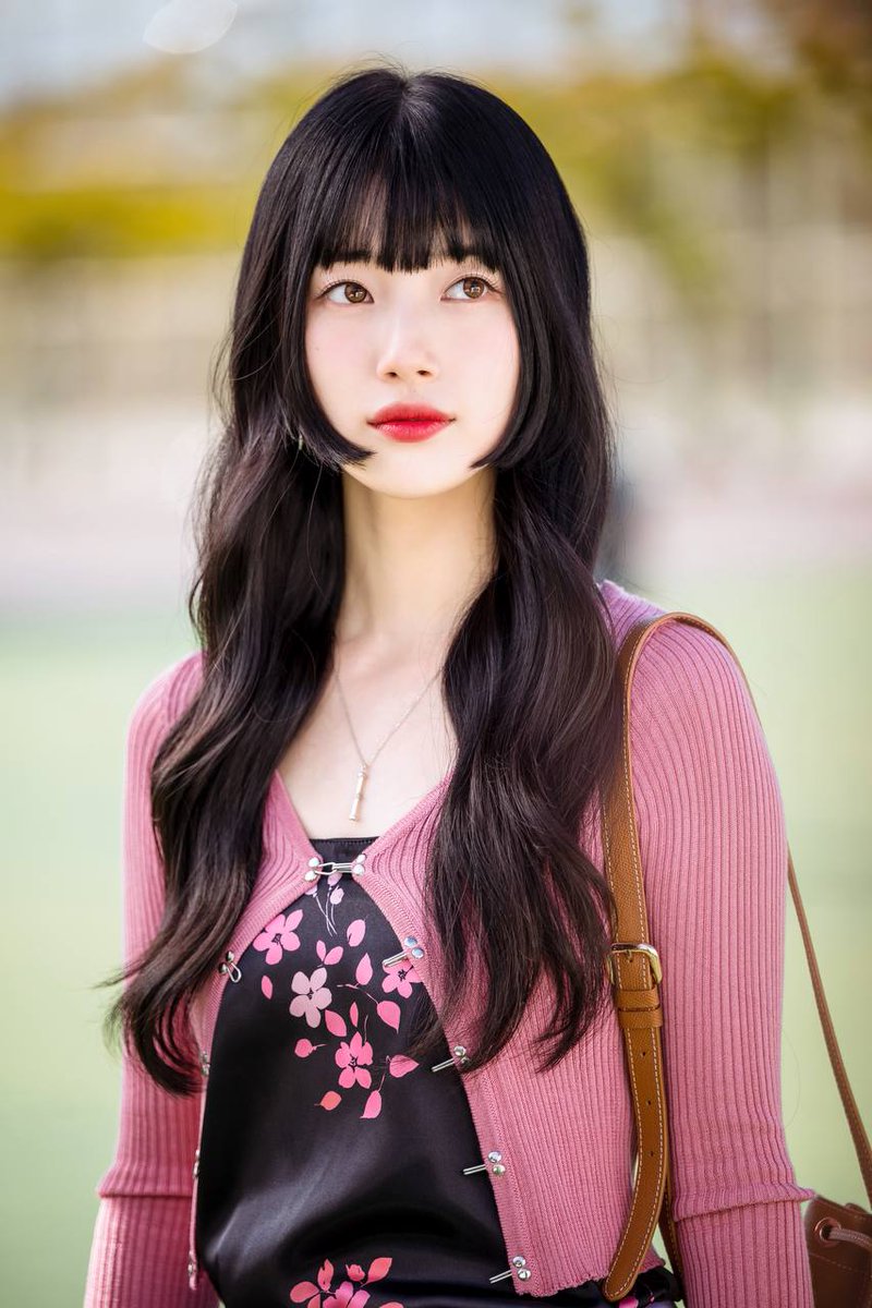 kdrama_menfess's tweet photo. •kdm• Kalian pengen liat suzy main di genre apa next project? https://t.co/o2RBoTkywX