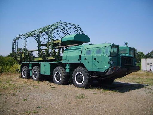 Inspired by the immensely talented <a href="/TinyMachinery/">Tiny Machinery</a>, here’s a thread with some of the best looking trucks and heavy machinery I have in my inspirational archives. 

(1/x) The mighty Maz