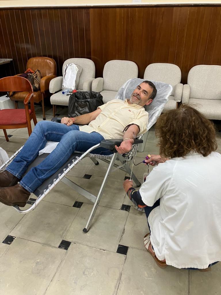 Ayer tuve la oportunidad de donar sangre en el Casino de Los Dolores, una experiencia increíble organizada por grandes profesionales 🩸♥️ Un pequeño pinchazo puede salvar hasta tres vidas. Sé parte de esta cadena de esperanza. #DonarSangre #SalvarVidas"