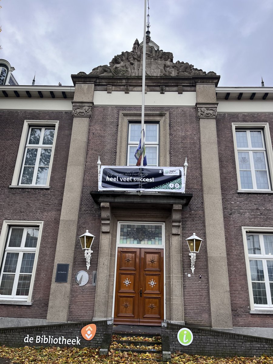 krollenloop's tweet image. Vandaag, vrijdag, kunnen de startnummers worden afgehaald van 17.00 tot 19.00 uur in de @BiebVeghel aan de Markt! We zitten er klaar voor. Gaaf spandoek trouwens van @veghel_centrum