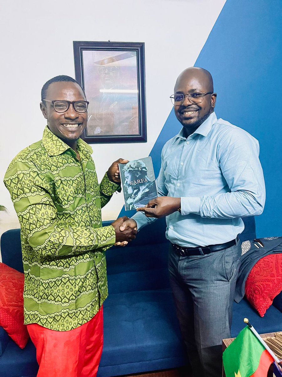 wangninzerbo's tweet photo. CAMPAGNE DE VENTE PRIVÉE DE KARFA

Mon soutien, mon patron, mon ami, mon confident @JeanCyrilleBado  a acheté a 7000 fcfa l'exemplaire privé de mon livre Karfa, le Manuel de l'émancipation. https://t.co/IfzVNfyEvl