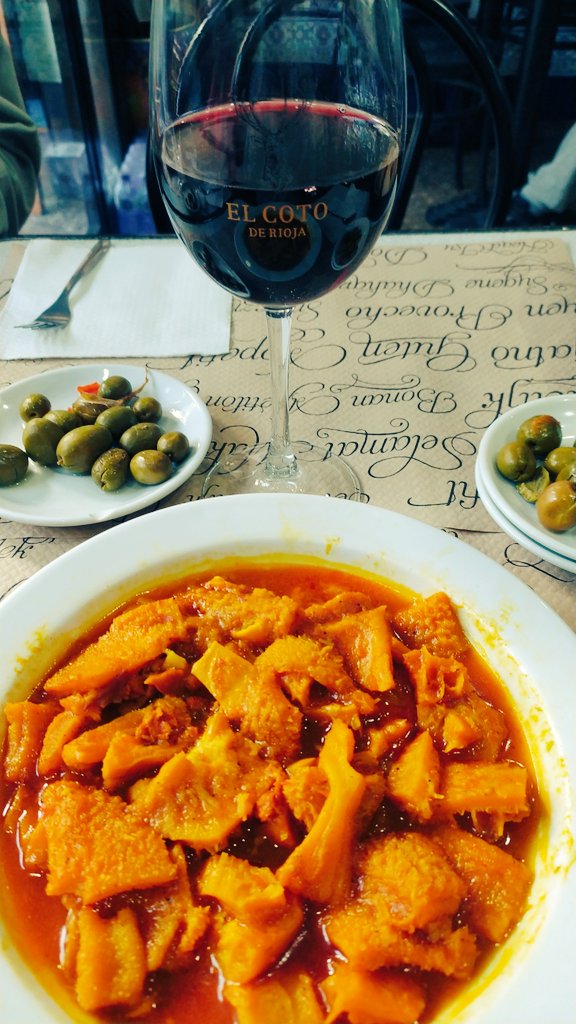 MarcGarcas's tweet photo. El mejor pastel de cumpleaños que se puede tener!!!! #FelizJueves #callos #elcoto #felicidad https://t.co/3hlhTsmgHS