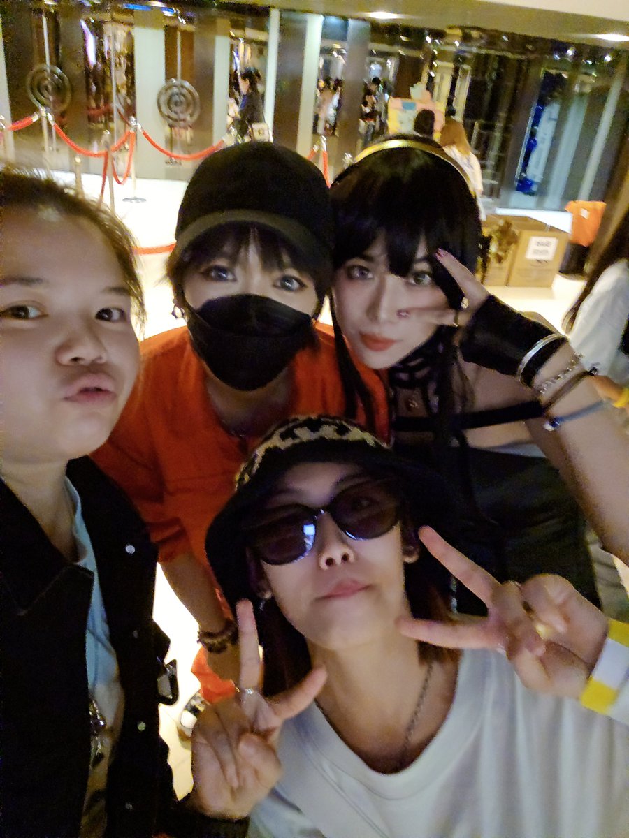 piliququer's tweet photo. @Skylar_Hsy still us always us forever us https://t.co/2tlsgBv9zL