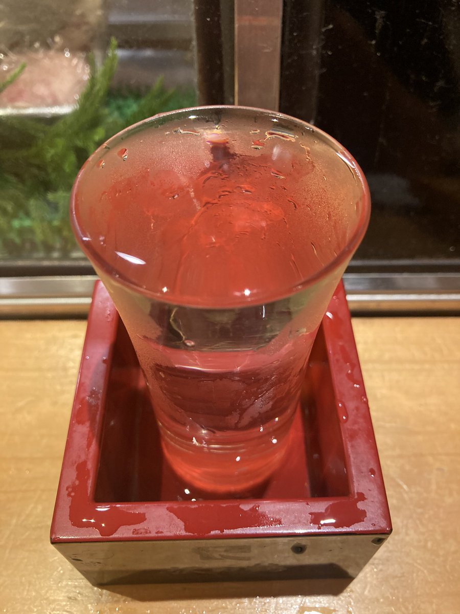 なみなみに注がれた酒に口つける様に優しく　私にキスして

#短歌