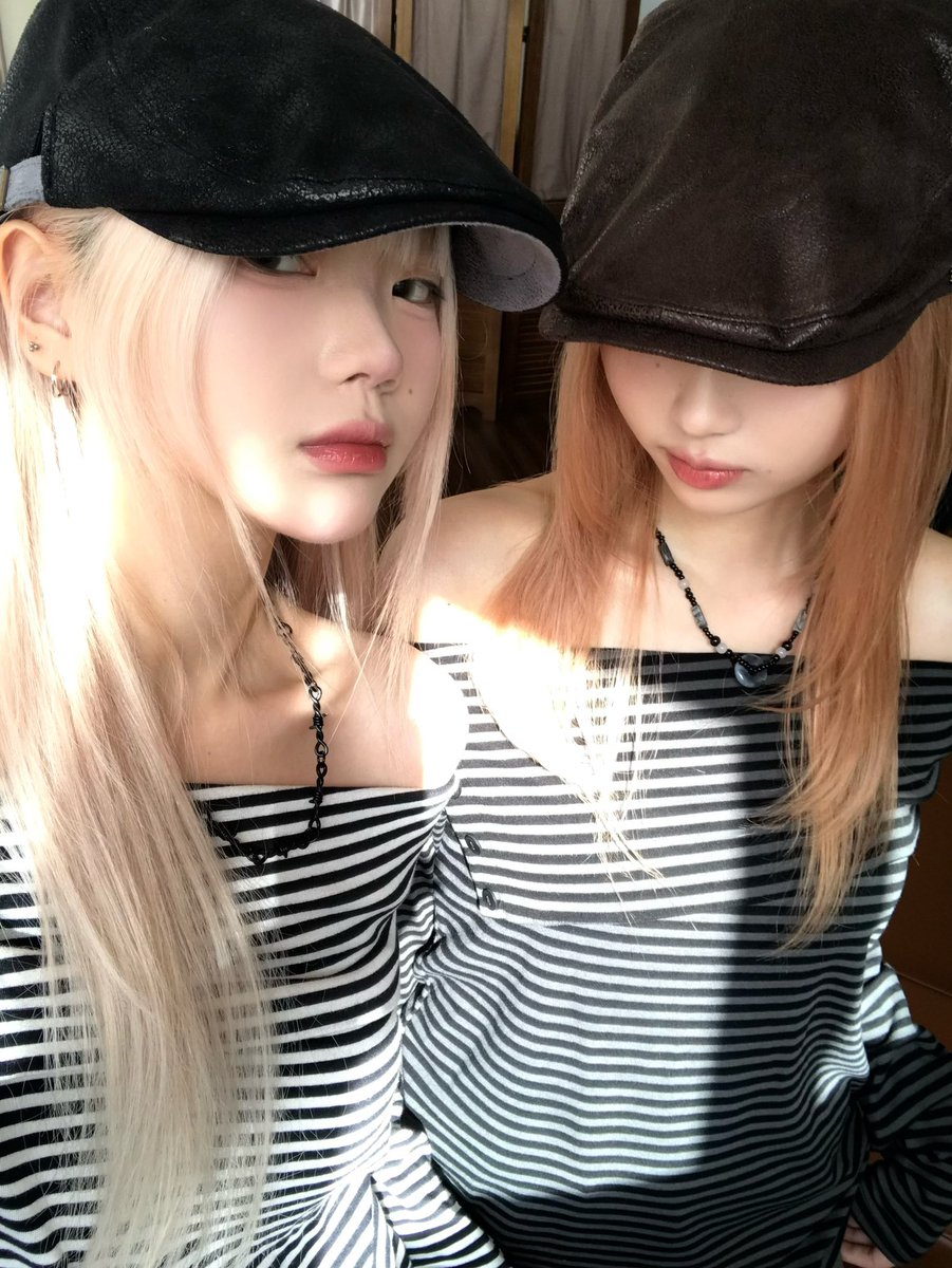 ixzxex's tweet photo. *카샤 in 오사카 
오늘 드디어 잠시후 7시 오픈입니다˚‧｡♥｡‧˚

#RT이벤트 
많은 관심 주셨던 .ᐟ  .ᐟ 
헌팅캡 [블랙/브라운] 중 원하시는 색상으로 총 2분께 보내드립니다♡⋆⁺₊ 

구매링크 ☻
https://t.co/98GMauPdxQ
상세정보 ☻
https://t.co/3QfAbIV1c9 https://t.co/XIwOo2Z6aM