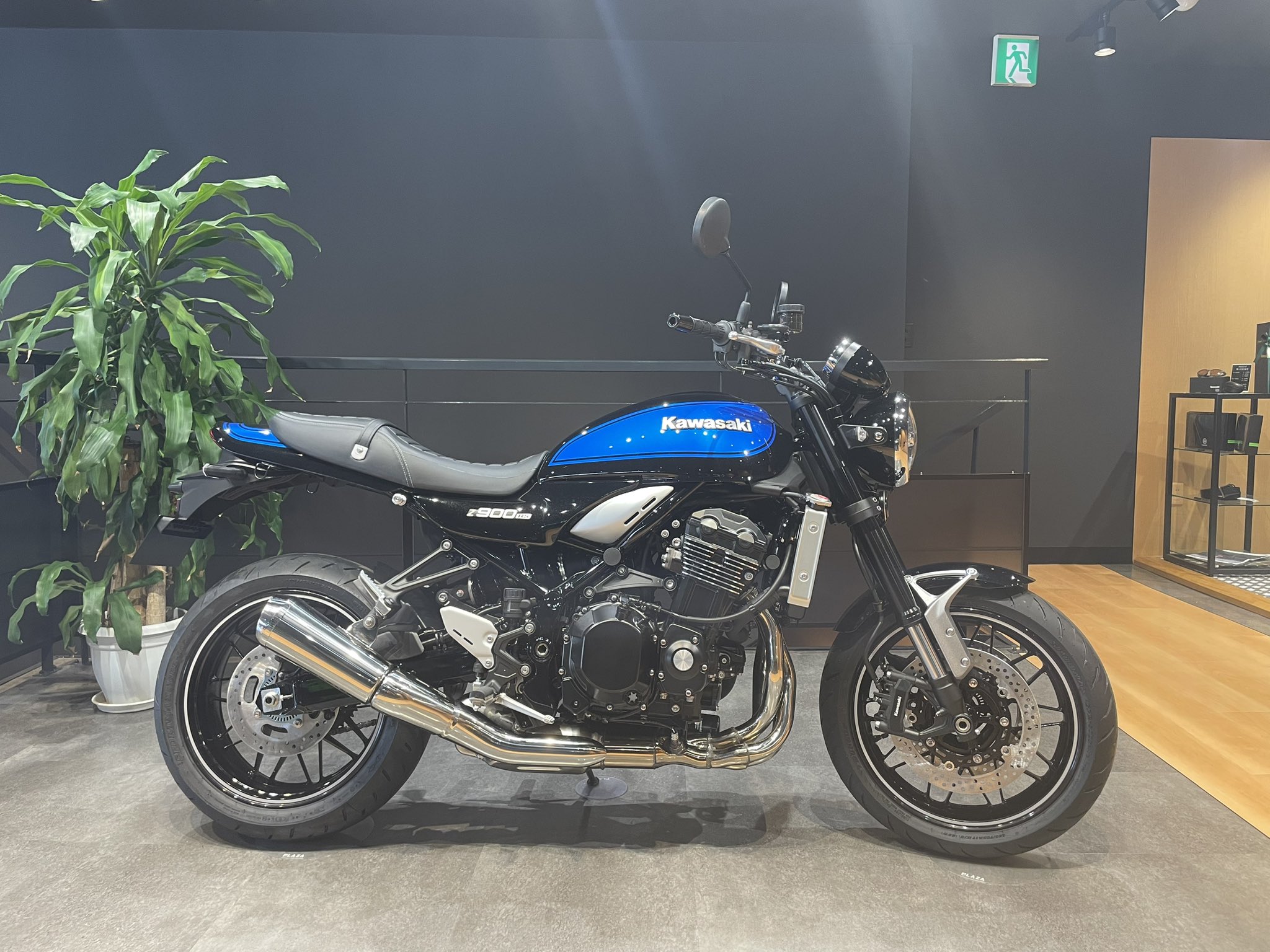 メタリックディアブロブラック　ブルーボール　ロングテールカウル　2024年式Z900RS-PMC公式オンラインショップ