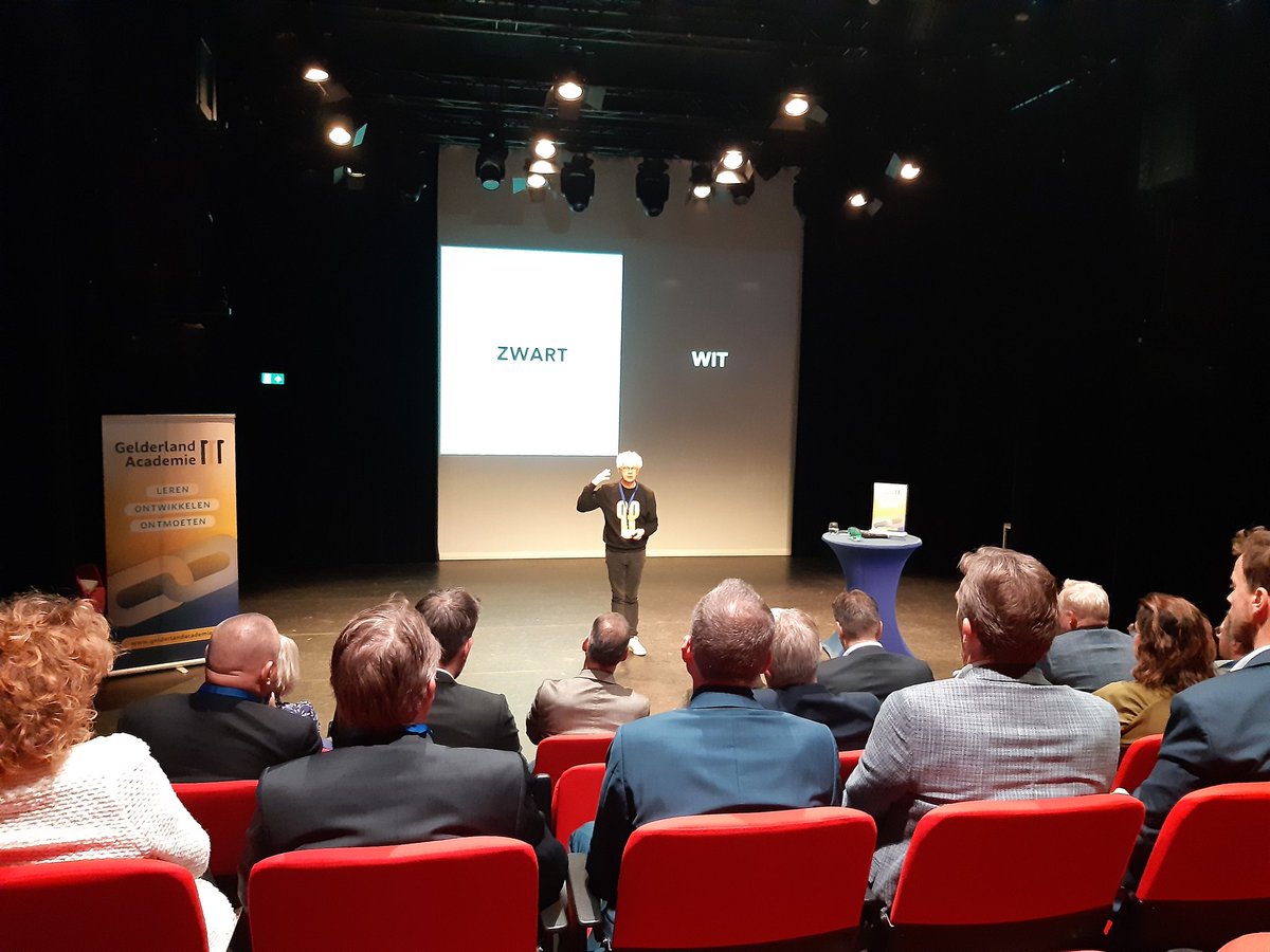 Vandaag zijn de Gelderse secretarissen te gast in het mooie Tiel. We gaan aan de slag met storytelling en verhalen, met oa Theo Hendriks, <a href="/JurriaandeMol/">Jurriaan de Mol</a>, Marco van Vemde en @sinancan77.