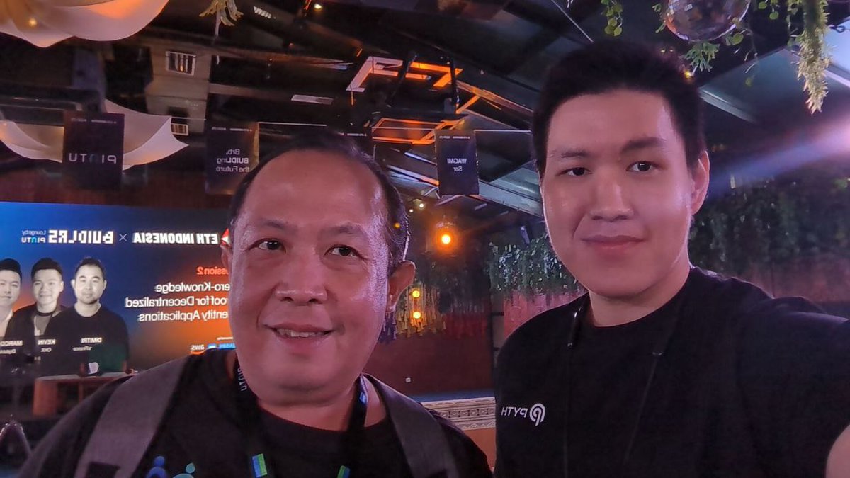 WeShareDAO's tweet photo. BUIDLRS Lounge by @PintuID was amazing!
The Food, The Networking, and The Ambience of it all really makes last night a true WEB3 experience
Also met some astounding individuals in the Crypto Space and get to know new projects.
#weshare #networking #community #Web3 #BUILDRS https://t.co/7VRxN0hnYr