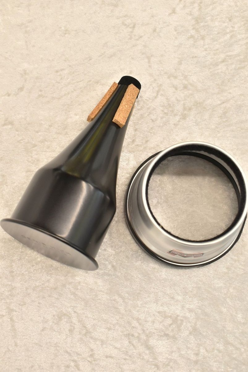 kurosawawind_YH's tweet image. 【Denis Wick Adjustable Cup Mute &quot;DW5531&quot;】
《在庫有！》

コルク調整不要の便利ミュート😆
複数の楽器をお使いの方やPA有の環境下が多い方におススメ🫡

商品ページはこちら↓
shop.kurosawagakki.com/items/2852009

＃デニスウィック　＃カップミュート