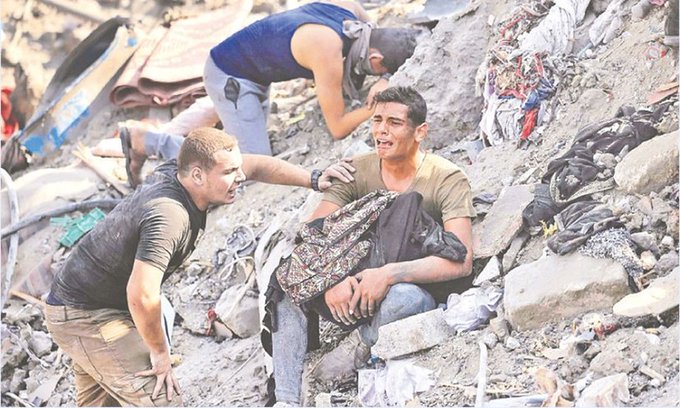 খসড়া কাগজে হাজিরা, খাতা তালাবদ্ধ করে প্রধান শিক্ষক বিনা ছুটিতে