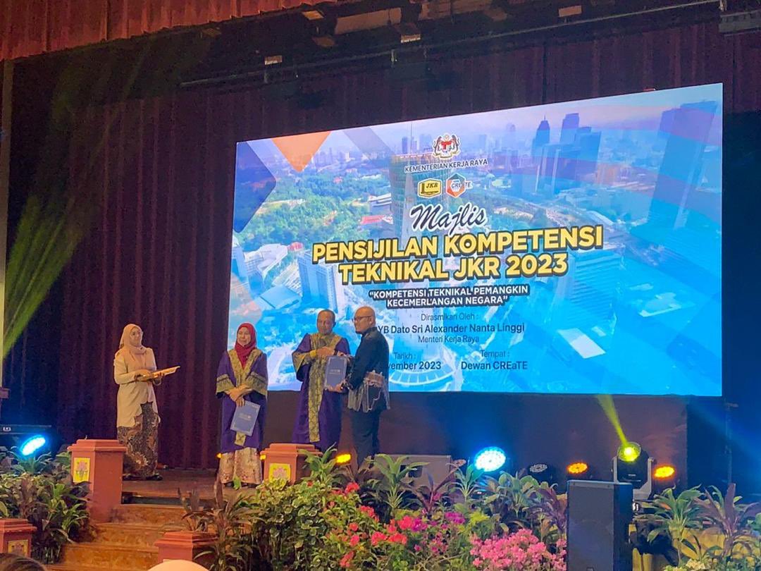 Setinggi tinggi tahniah diucapkan kepada Ar. Muhammad Imraan bin Mohd Annuar, Arkitek J44, JKR Negeri Selangor di atas pengiktirafan kompetensi “Building Information Modelling (BIM) Coordinator” tahap 2.

<a href="/JKRSelangor/">JKR Selangor</a> <a href="/IPJKR_Official/">JKR Malaysia Rasmi</a>