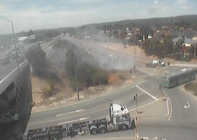 Perth_Traffic's tweet photo. SCRUB FIRE – ROE HIGHWAY SOUTHBOUND AT BERKSHIRE ROAD, FORRESTFIELD
Right turn lane blocked
DFES on site
No traffic delays, caution advised
https://t.co/9PVfGLI40f #perthtraffic https://t.co/iHVQqGfqky