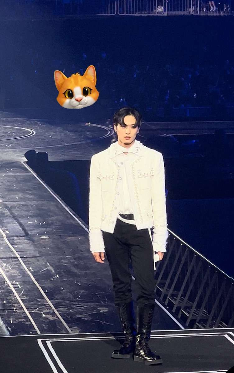 wonekitty's tweet photo. 체조 2층 3구역 22열의 축복 ...
이번 제너레이션인데 

토롯코1열 너무 행복하고
조명을 잘해줘서 토롯코탈때 얼굴에 그림자 안지고 넘 좋아욯 💦

무대도 너무 잘보이고 토롯코 탈 땐 확대 안해두 댐.. https://t.co/NWgi0IH2Yo
